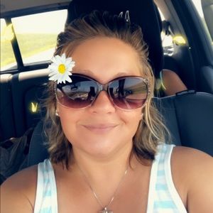 Meet your Posher, Desiree